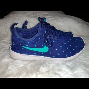 Nike Juvenate Deep Royal Blue With Polka Dots size 6.5